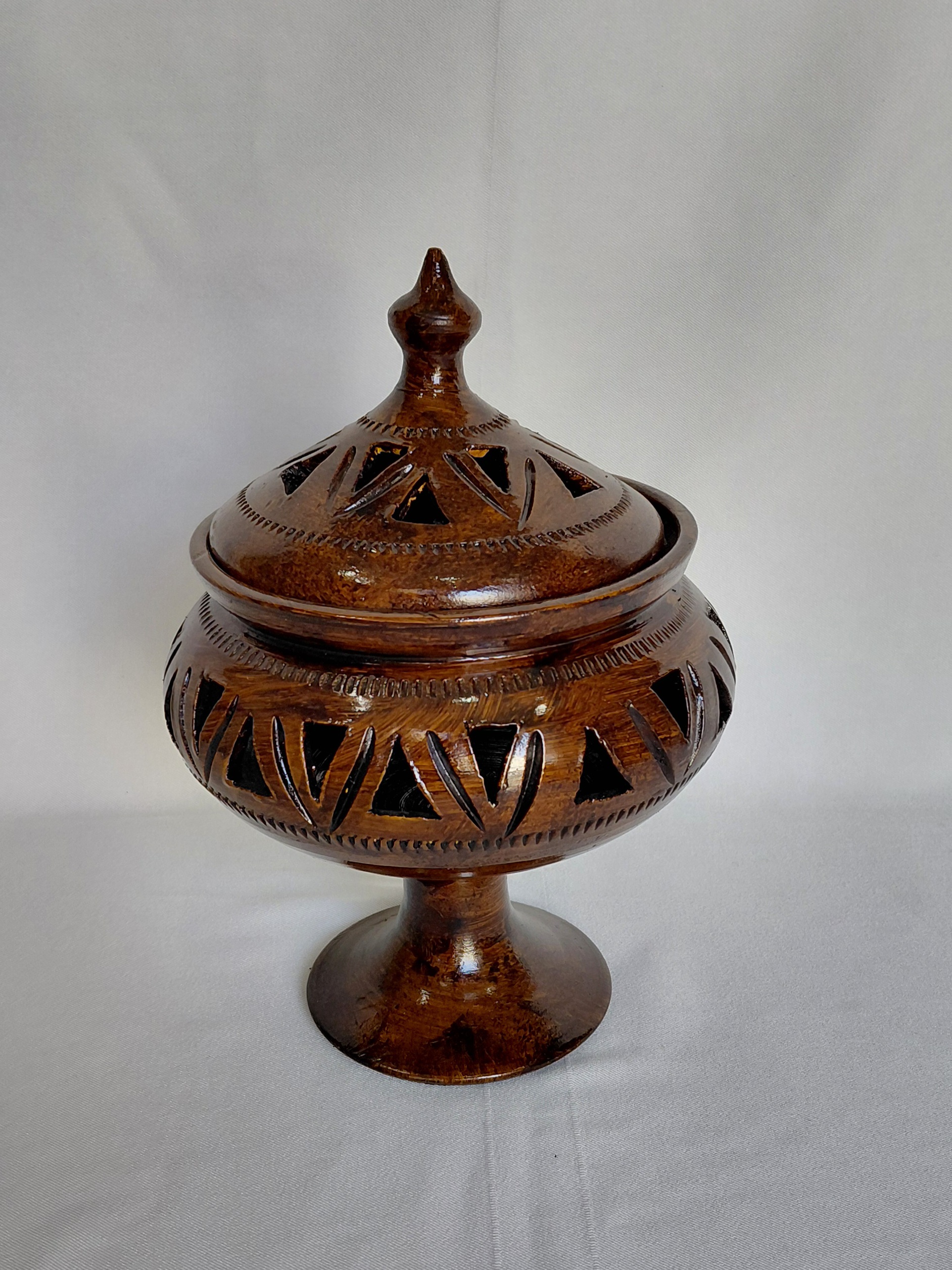 شکلات خوری پایه دار مشبک طرح چوب