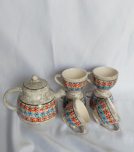 قوری و ۶ فنجان سرامیکی