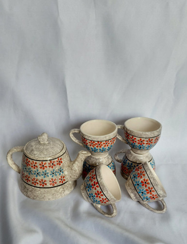 قوری و فنجان سرامیکی