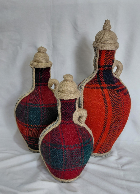 کوزه سفالی جاجیم